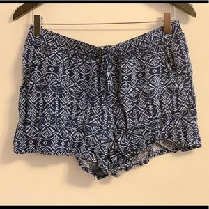 Elastic waisted Geometric Printed shorts